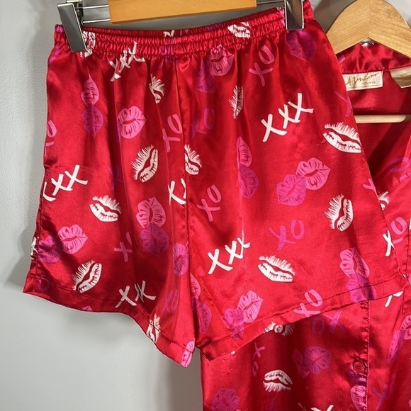 A’milano VINTAGE Satin Pj’s Red with Kisses and X&O’s Size Medium - Picture 6 of 14